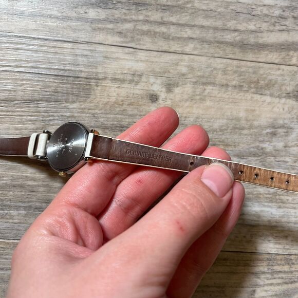 Vintage Watch Timex Leather Strap White Small Round Antique Women's - Picture 5 of 7
